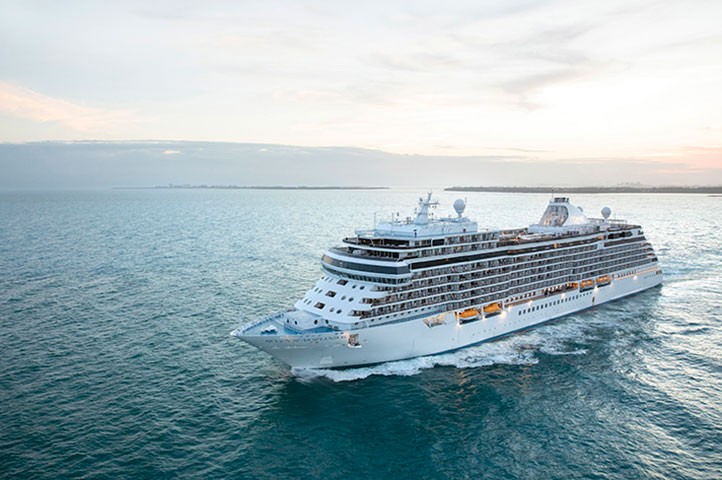 Cruise in the ocean